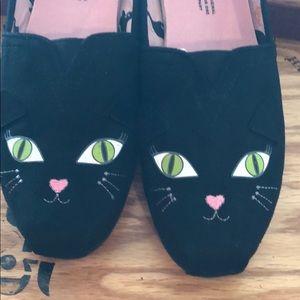 Toms Black glow in the dark glitter kitty size 8.5
